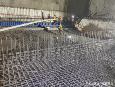 重慶軌道15號線二期中梁山隧道首板仰拱順利澆筑完成 攻堅克難鑄就地下通途